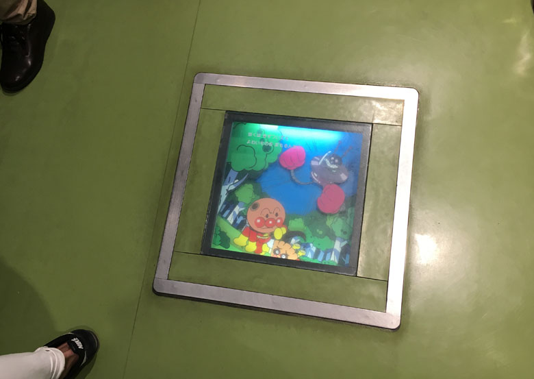 アンパンマンミュージアム 床